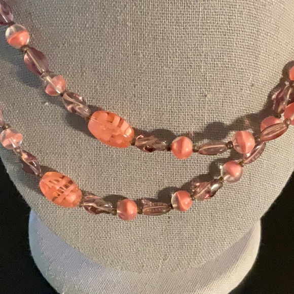 VINTAGE PINK CLEAR GLASS BEADS NECKLACE - Picture 2 of 2